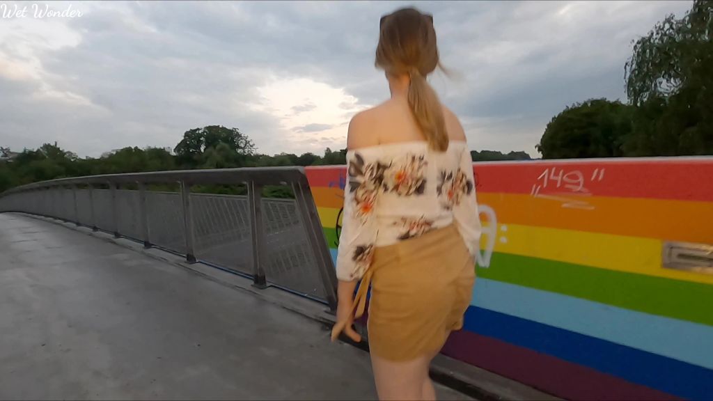 sexy foto nr. 2 von Von der Autobahnbrücke gepisst!!!
