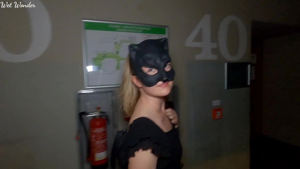 sexy foto nr. 2 von Der Hausmeister Fickt mich in seinem Büro