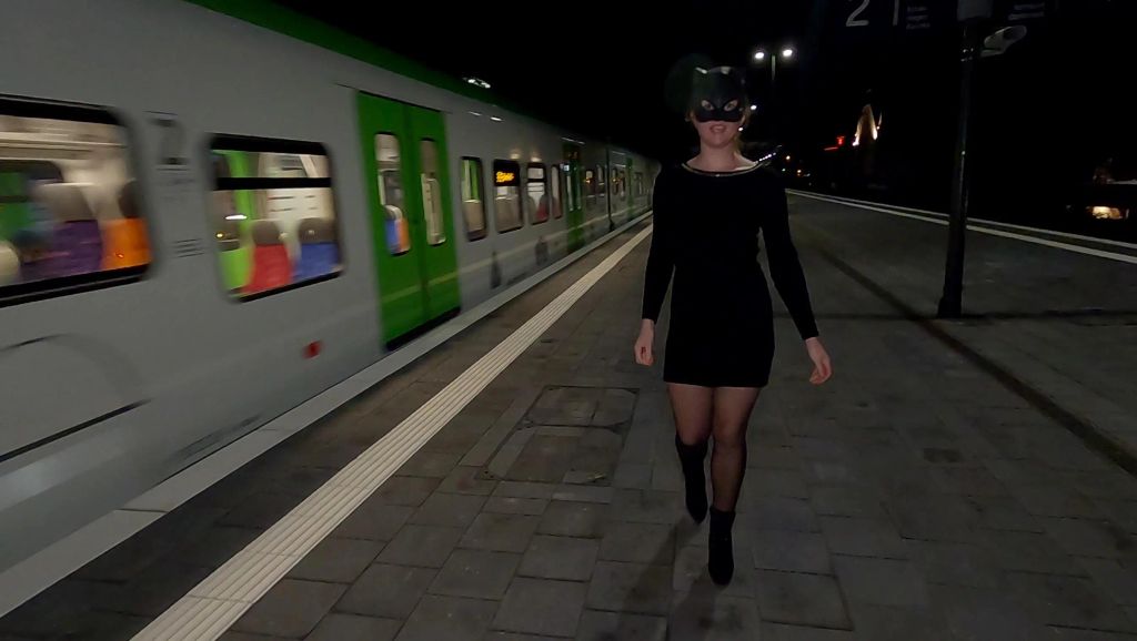 Public Piss Parade #4. Pisserei auf Gleis 2.