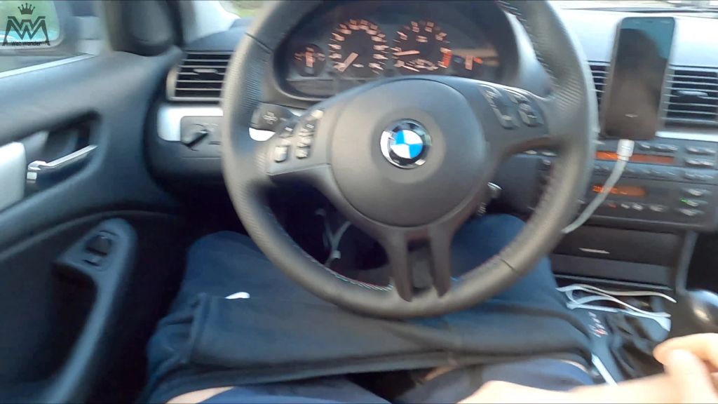 sexy foto nr. 3 von Skandal Blowjob beim Burger Kauf
