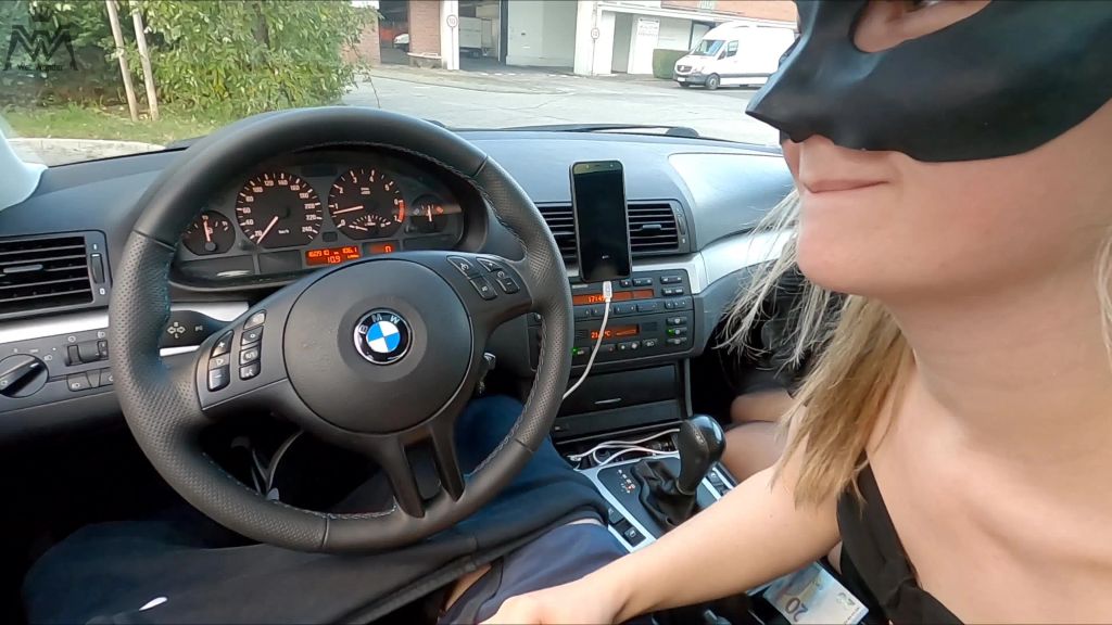 sexy foto nr. 5 von Skandal Blowjob beim Burger Kauf