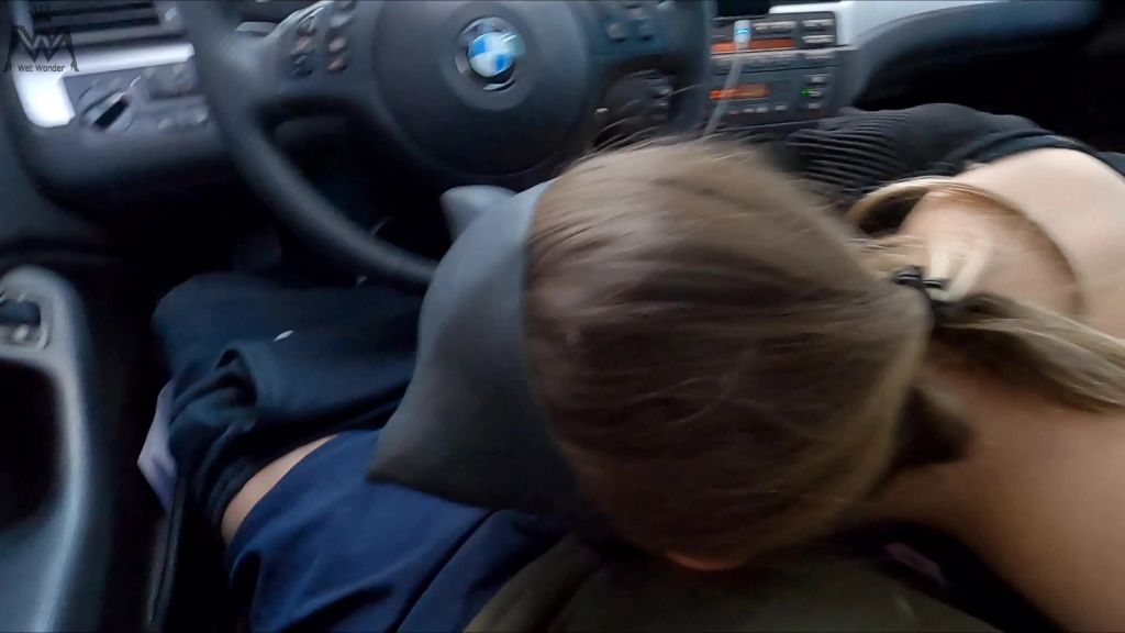 sexy foto nr. 9 von Skandal Blowjob beim Burger Kauf