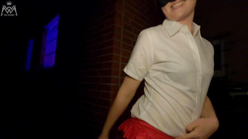 sexy foto nr. 5 von Die teeny Piss Schlampe im Rotlichtviertel