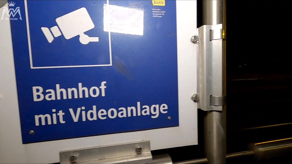 sexy foto nr. 1 von Public Piss Parade #7. Direkt vor den Augen