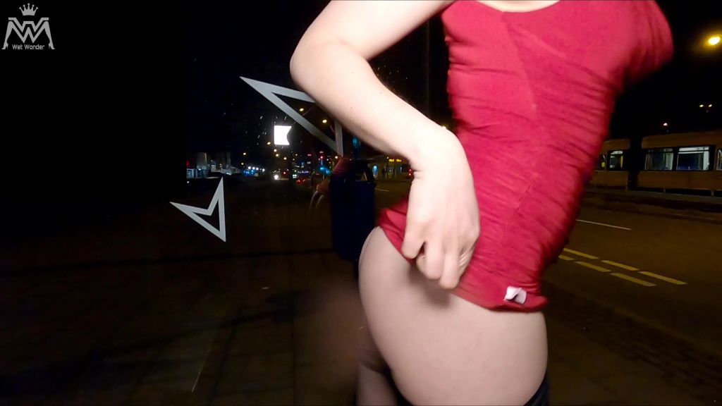 sexy foto nr. 10 von Public Piss Parade #7. Direkt vor den Augen