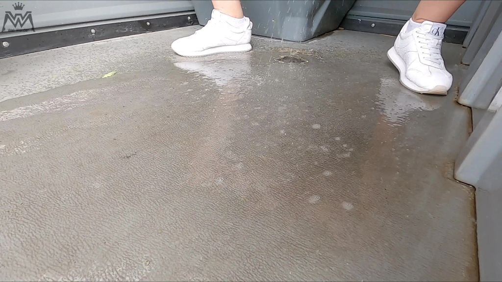 sexy foto nr. 8 von Ich habe mich nochmal getraut die Pipi Maus im Plastik Haus