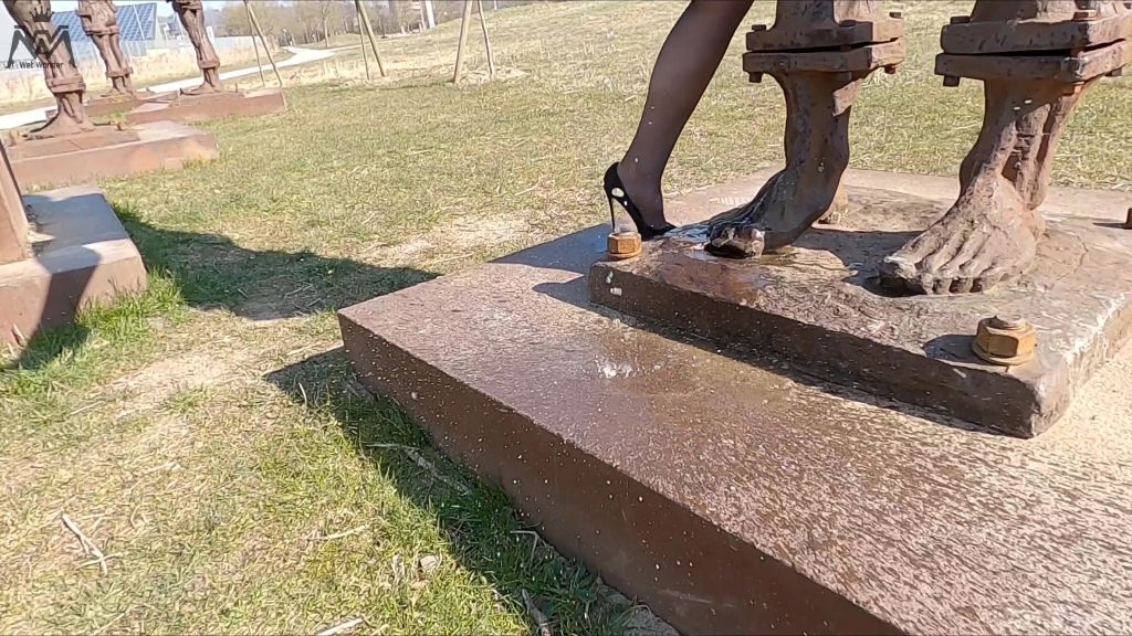 sexy foto nr. 7 von Public Piss Parade #11. Alle haben es gesehen!
