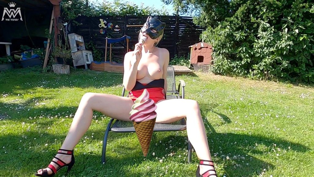 Leckerer ice cream Blowjob mit extra Topping