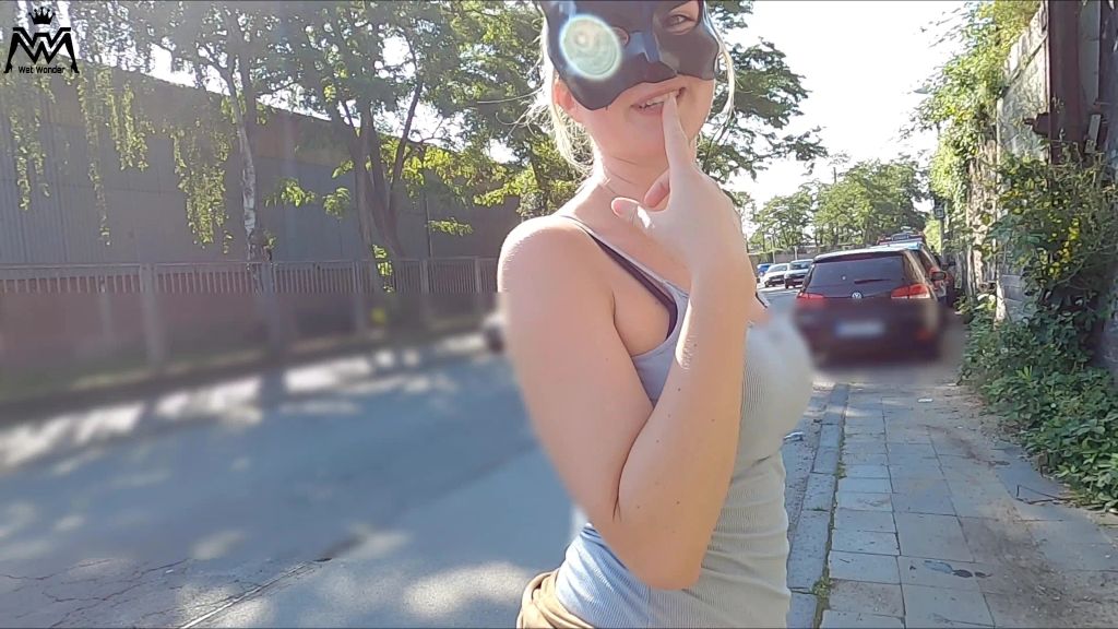 sexy foto nr. 3 von Die Ruhrpott Piss Industrie #4. Public vor der Firma