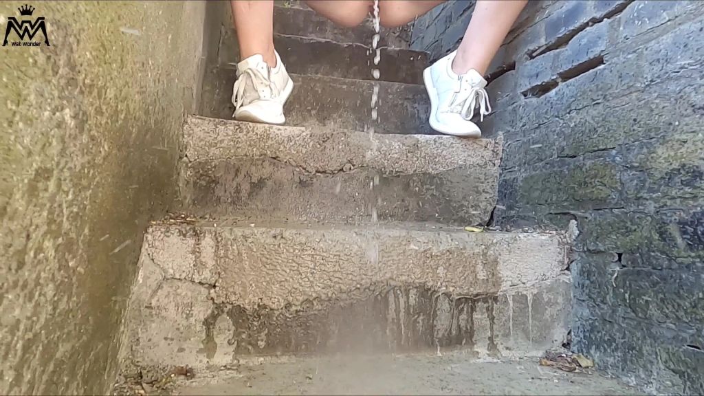 sexy foto nr. 8 von Die Ruhrpott Piss Industrie #4. Public vor der Firma