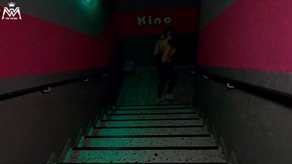 sexy foto nr. 1 von Glory Hole im Porno Kino