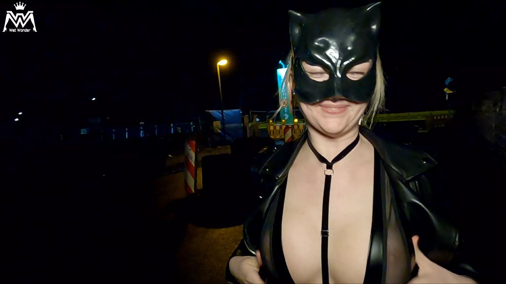 sexy foto nr. 1 von Public Piss Parade #19. Überraschung für die Nachtschicht