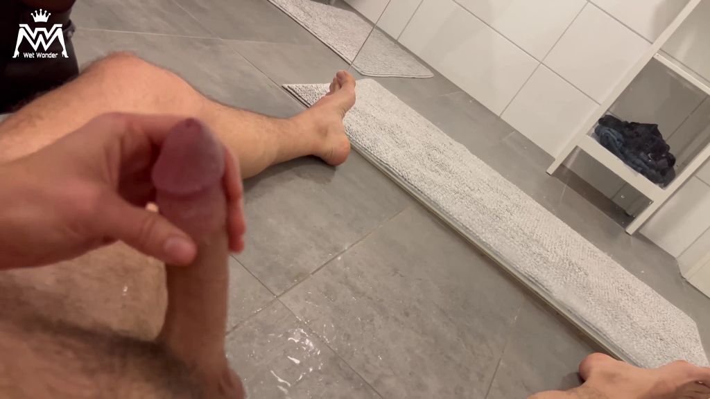 sexy foto nr. 5 von Im ENGEN Wetlook-Body User VOLL GEPISST & ABGEMOLKEN!!