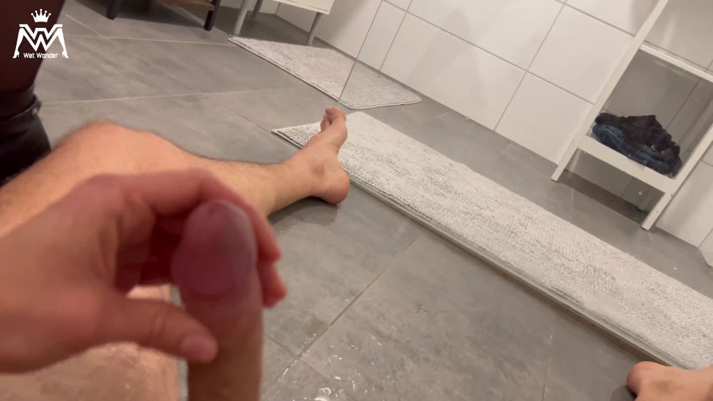 sexy foto nr. 6 von Im ENGEN Wetlook-Body User VOLL GEPISST & ABGEMOLKEN!!