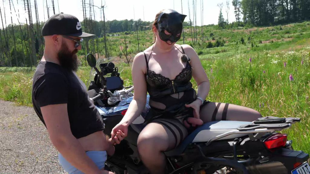 sexy foto nr. 4 von BIKERSTOP!!| Die doppelte DIRTY-SCHWANZBEWERTUNG bei 36°C!!