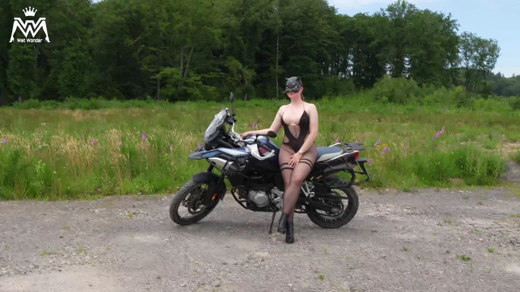 sexy foto nr. 1 von Die PISS-PAUSE| SPANNER lernt meine PISS-FOTZE kennen!!