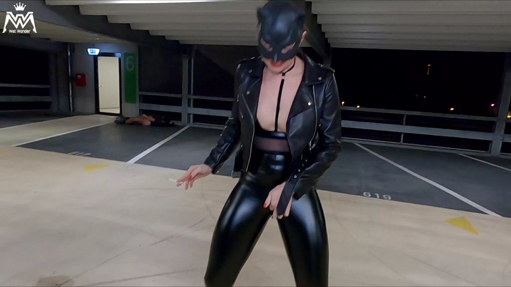 sexy foto nr. 3 von User Piss Treffen #18. Die lebende Toilette