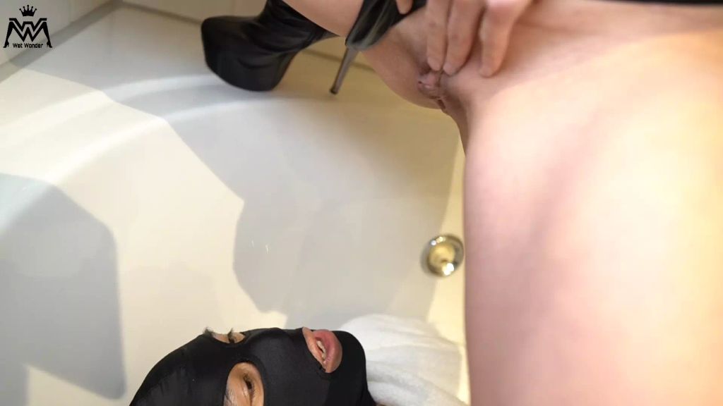 sexy foto nr. 5 von User Piss Treffen #22. Drei Fotzen für Charlie